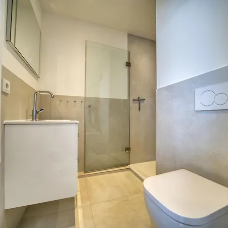 - Haus E, App 0e1305 Апартаменты